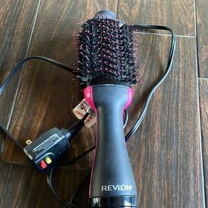 Used REVLON One-Step Volumizer Hair Dryer and Hot Air Brush